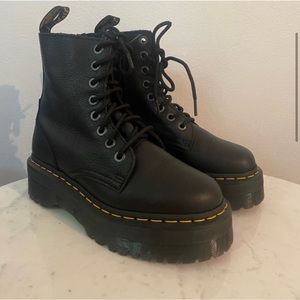 Doc Martens Jadon III platform boots